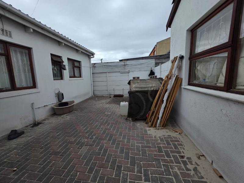 5 Bedroom Property for Sale in Kensington Western Cape
